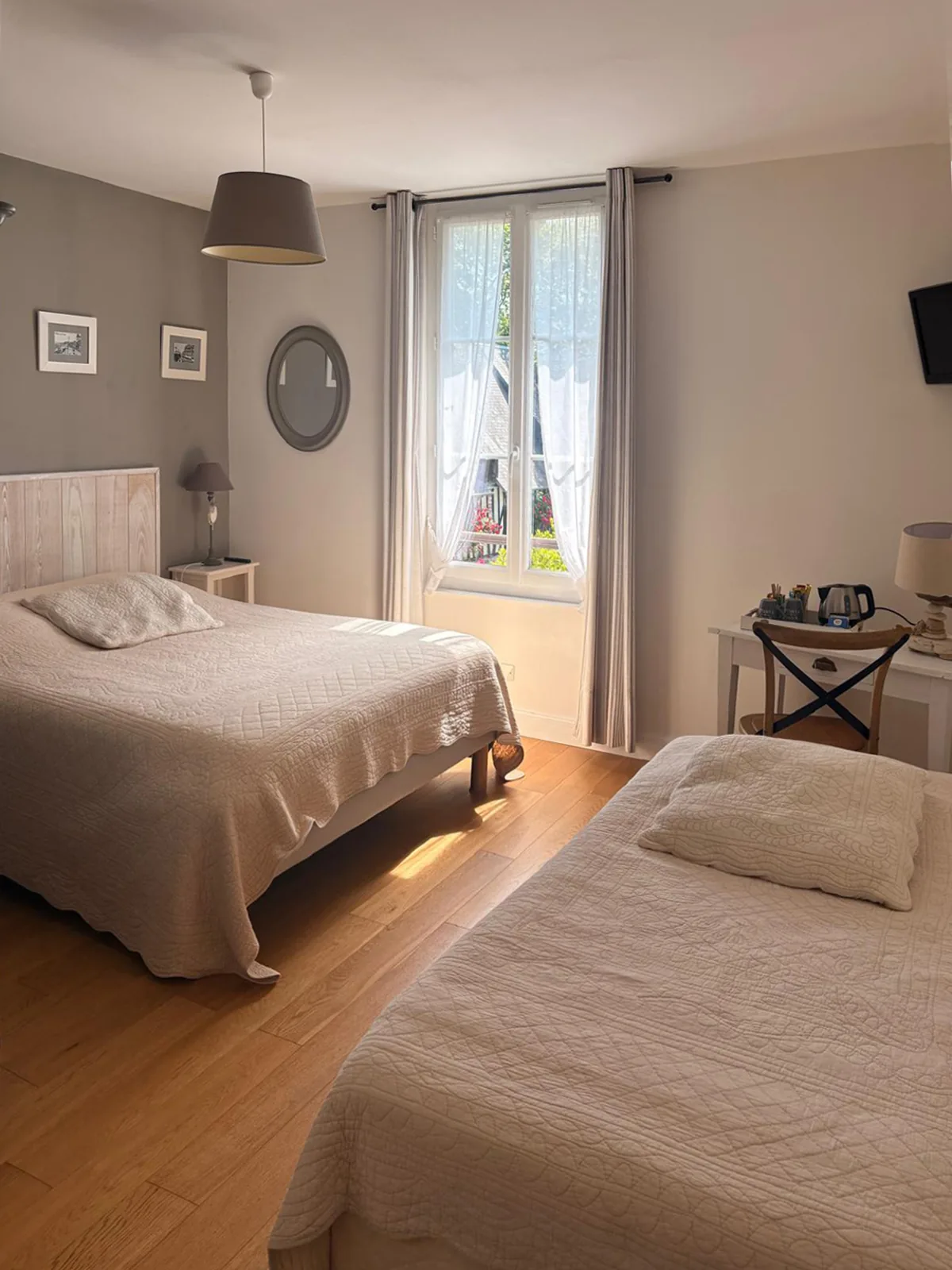 les champs rabats chambre rossignol lit double ambiance florale 01