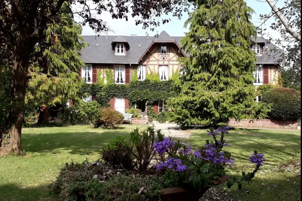 les champs rabats jardin fleurs maison colombages accueil ok